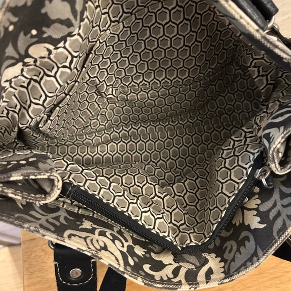 Fossil Chic Black and Cream Floral Shoulder Bag - Picture 10 of 16